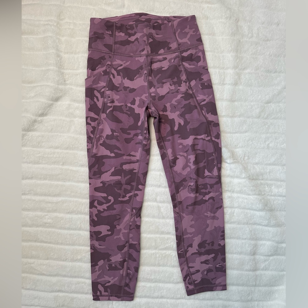 Lululemon training pant - like new condition - size 6